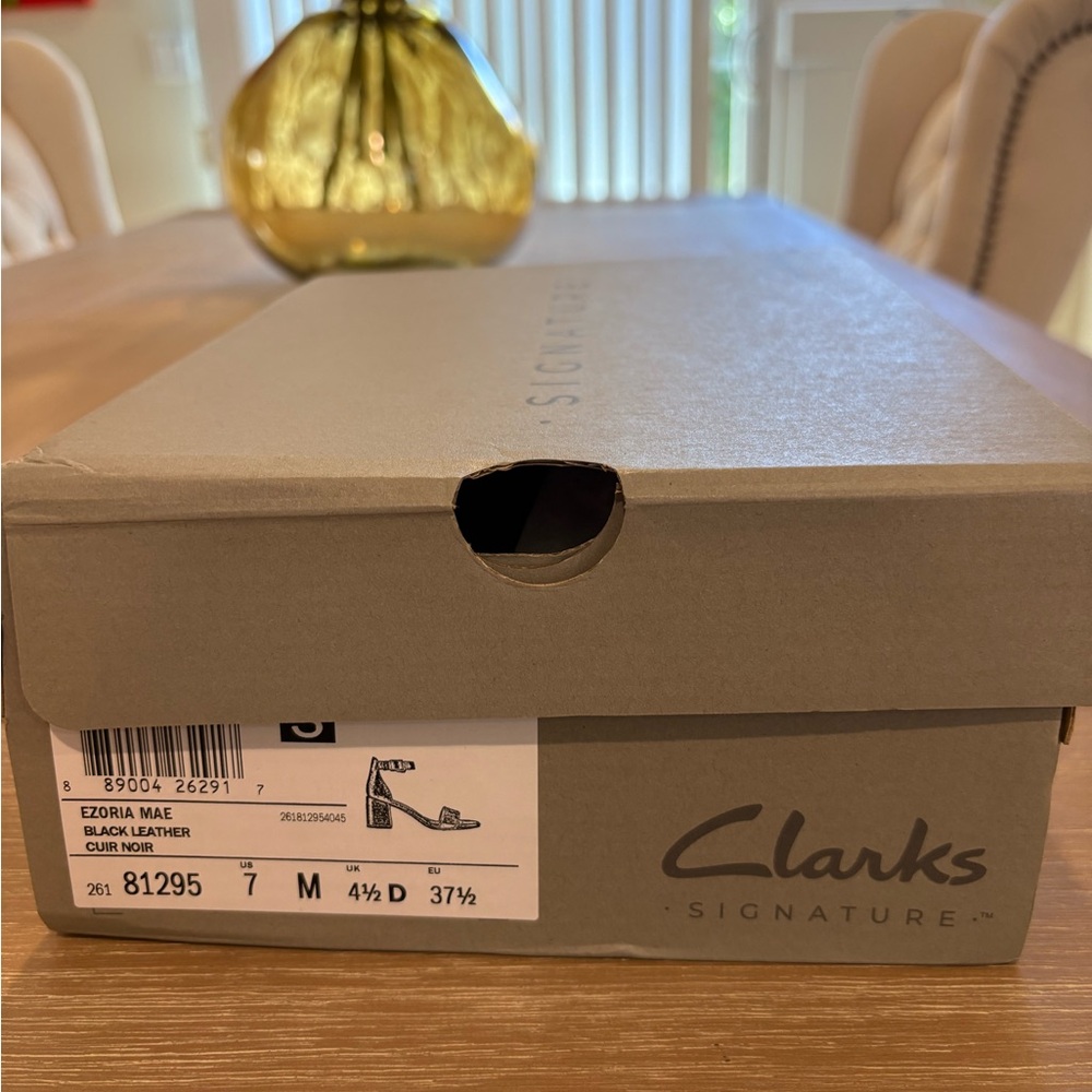 BRAND NEW Clarks Signature Black Leather Footwear